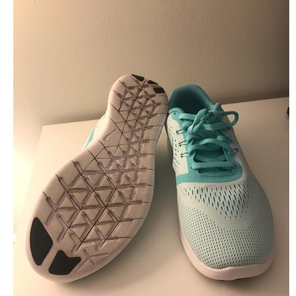 shoes - Picture 3 of 4